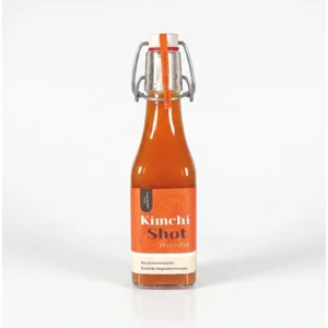 Zdjecie produktowe butelki z kimchi shot 250 ml na bialym tle